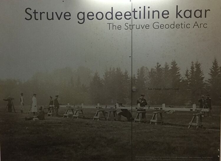 Foto av plakat. Observatoriet i Tartu. 2016.